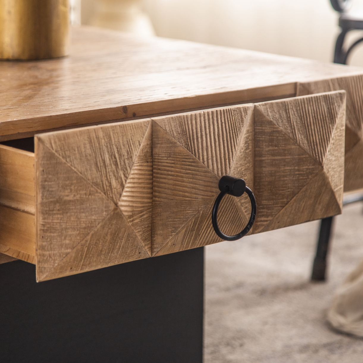 32.28'' Retro Coffee Table: 3D Embossed Pattern, 2 Drawers, MDF Base