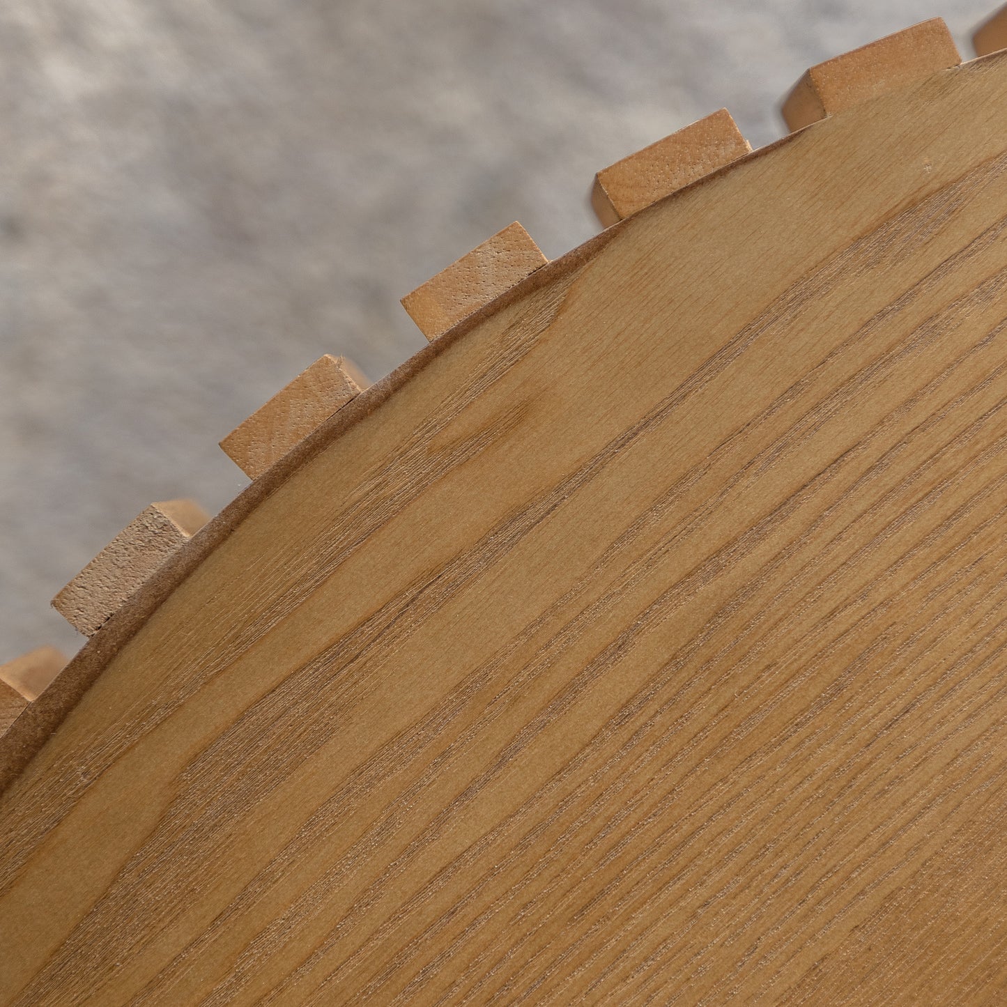 Round Coffee Table Handcrafted Relief Sturdy Pedestal Wooden Olive-Shaped Tea Table for Living Room