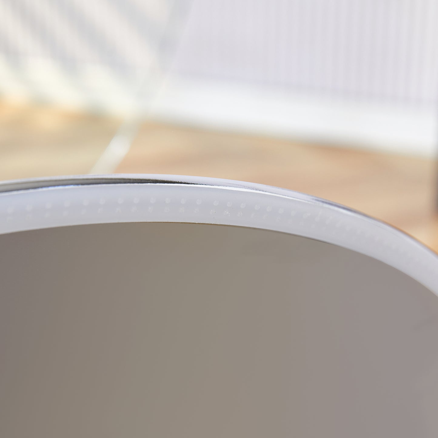 35”、39“inch diameter glass top and a modern, minimalist round dining table with silver metal legs