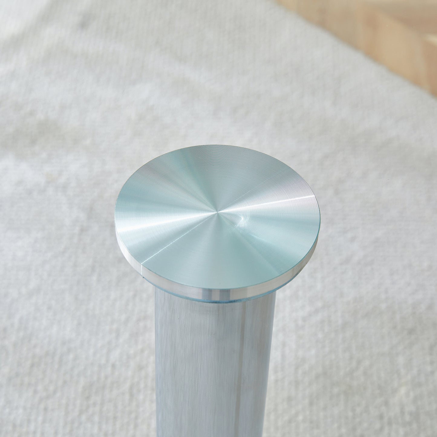 35”、39“inch diameter glass top and a modern, minimalist round dining table with silver metal legs