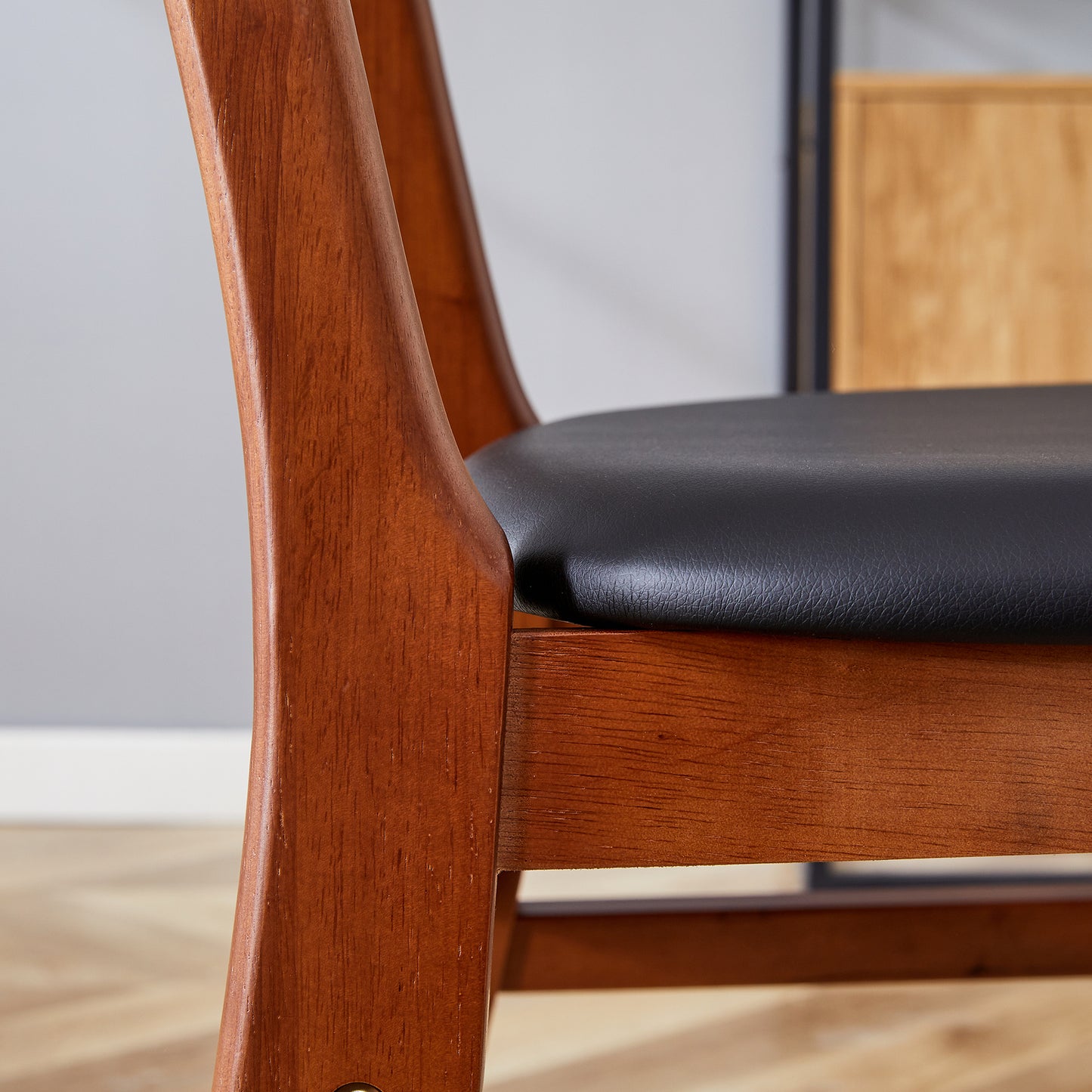 Ergonomic Solid Wood Chair: Small Curved Back, PU - Cushioned Comfort